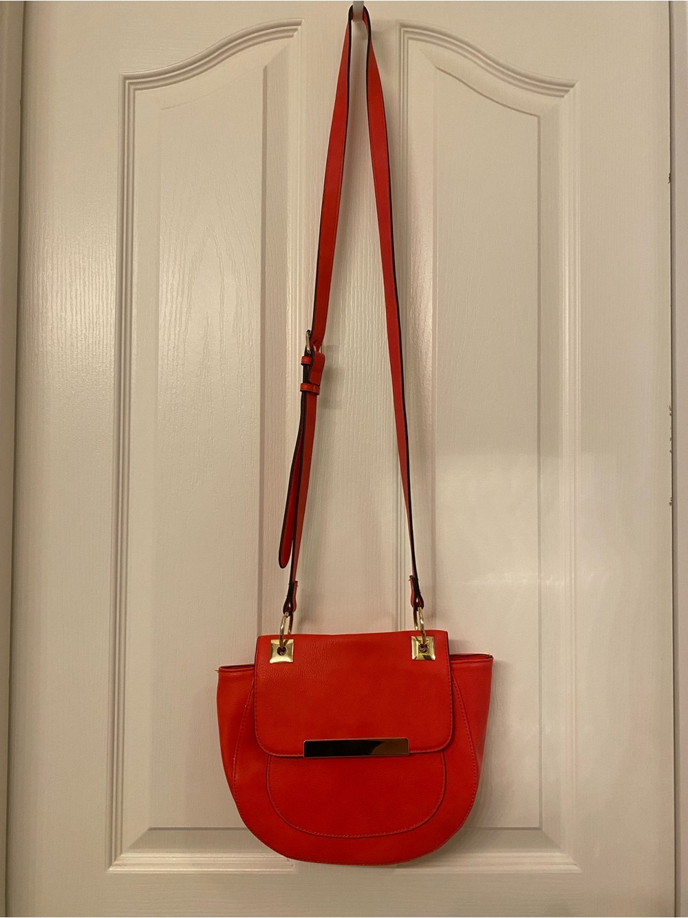 Red Crossbody Shoulder Bag - Sleek Everyday Style